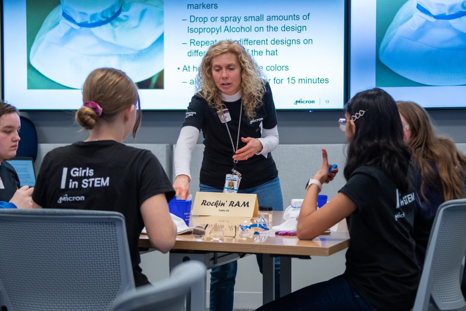 Girls Going Techプログラムでボランティア活動を行っているブレンダ・クラウス